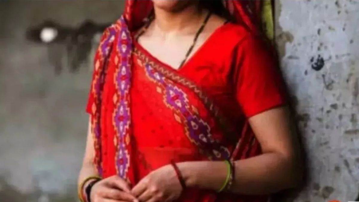 UP Crime: महिला से रात में मिलने आया प्रेमी, पति ने पकड़कर की कुटाई; प्रेमिका ने उठाया खौफनाक कदम