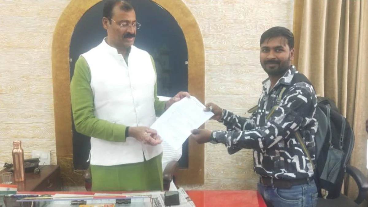 MP News: इंतजार हुआ खत्म... अनुकंपा नियुक्ति के आदेश मिलते ही छलक उठीं आंखें, परिवारों में लौटी खुशियां