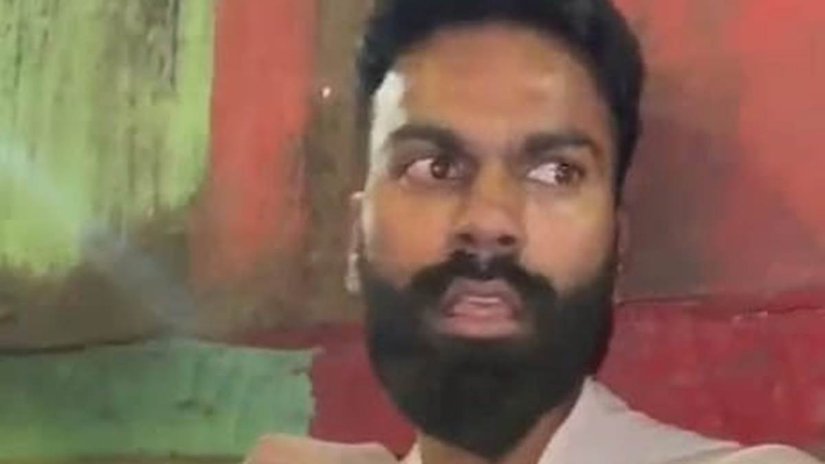 इंदौर में बजरंग दल कार्यकर्ताओं ने सिक्स पैक जिम के शादीशुदा ट्रेनर शादाब को युवती के साथ पकड़ा