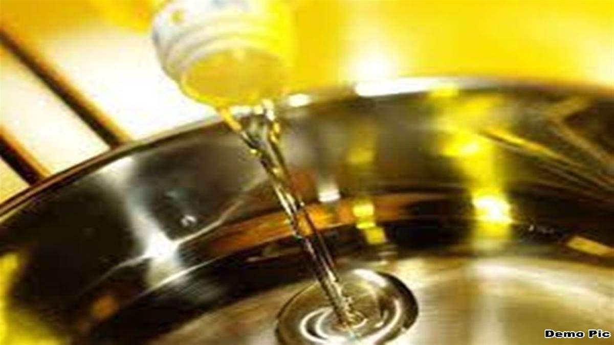 Cooking Oil Price Indore: उच्च वैश्विक स्टाक पूर्वानुमान के कारण शिकागो सोयाबीन वायदा और मलेशिया पाम तेल भी गिरा