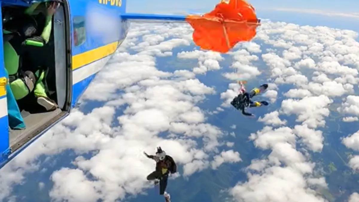 खौफनाक मंजर… 15 हजार फीट पर बड़ा स्काईडाइविंग हादसा,कूदने से पहले ही खुला पैराशूट, हवा में लटका रहा डाइवर