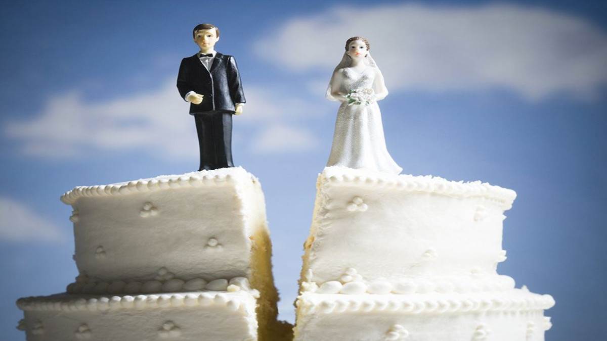 Trending News: केक बना क्लेश का कारण, शादी के अगले दिन दुल्हन ने मांगा तलाक, वजह हैरान कर देगी