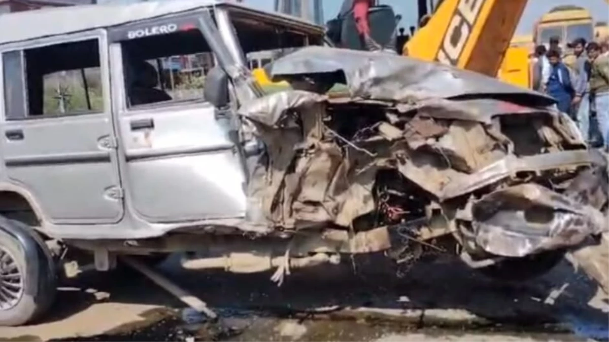 स्‍कूली बच्‍चों को छोड़कर लौट रहे शराबी ने पुलिस की गाड़ी को मारी टक्कर, सीट बेल्ट ने बचाई डीएसपी, एएसआई की जान