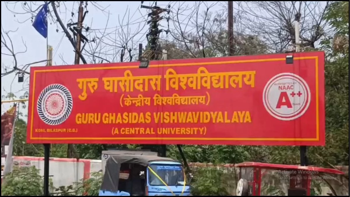 नाश्ते की रिक्वेस्ट पड़ी भारी, सीयू कैंपस में मेस कर्मचारी ने छात्र को चाकू लेकर दौड़ाया, आरोपी दो भाई गिरफ्तार