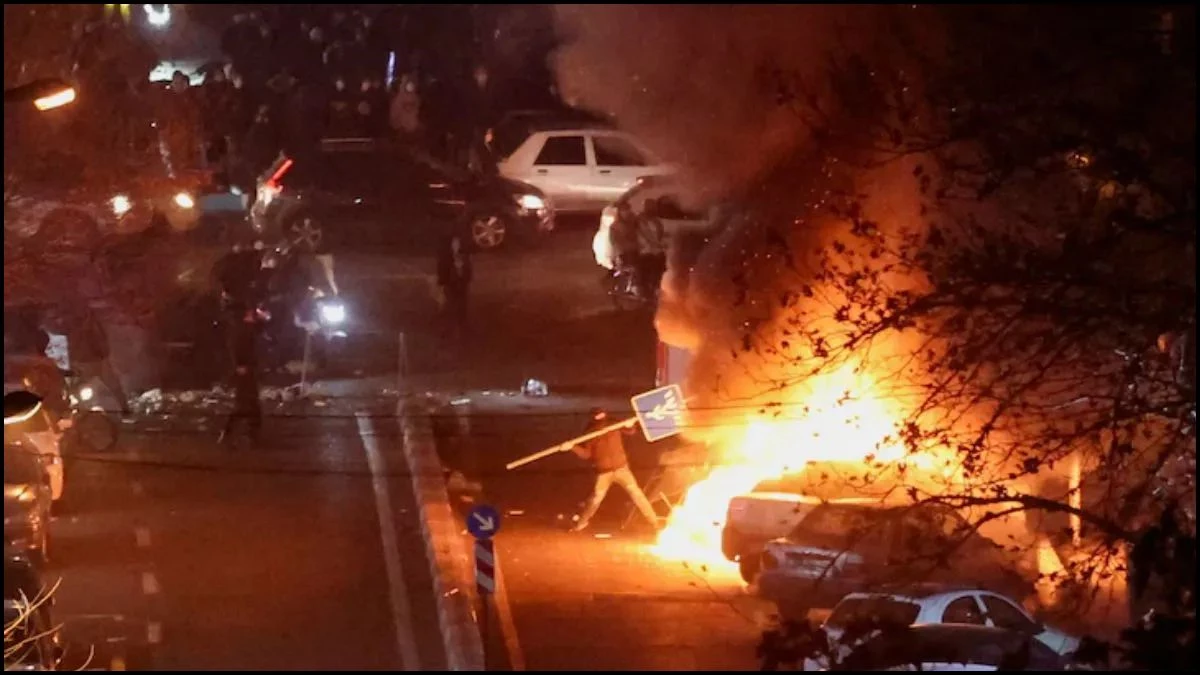 ईरान में कोहराम... देशव्यापी प्रदर्शनों में अब तक 2,000 लोगों की मौत, ईरानी अधिकारियों ने पहली बार कबूला खौफनाक आंकड़ा