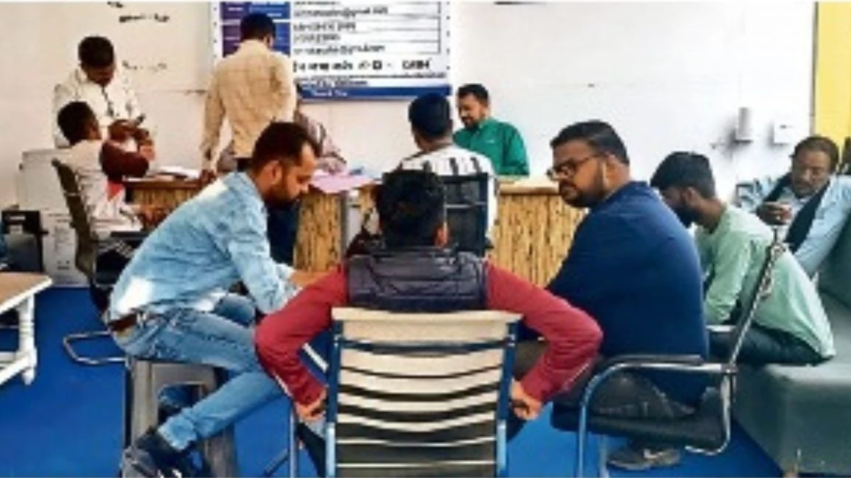 ग्वालियर व्यापार मेले में 50% टैक्स छूट के बाद ग्राहकों की लगी भीड़, कार शोरूम्स ने खड़े किए हाथ; फॉर्च्यूनर की बुकिंग बंद