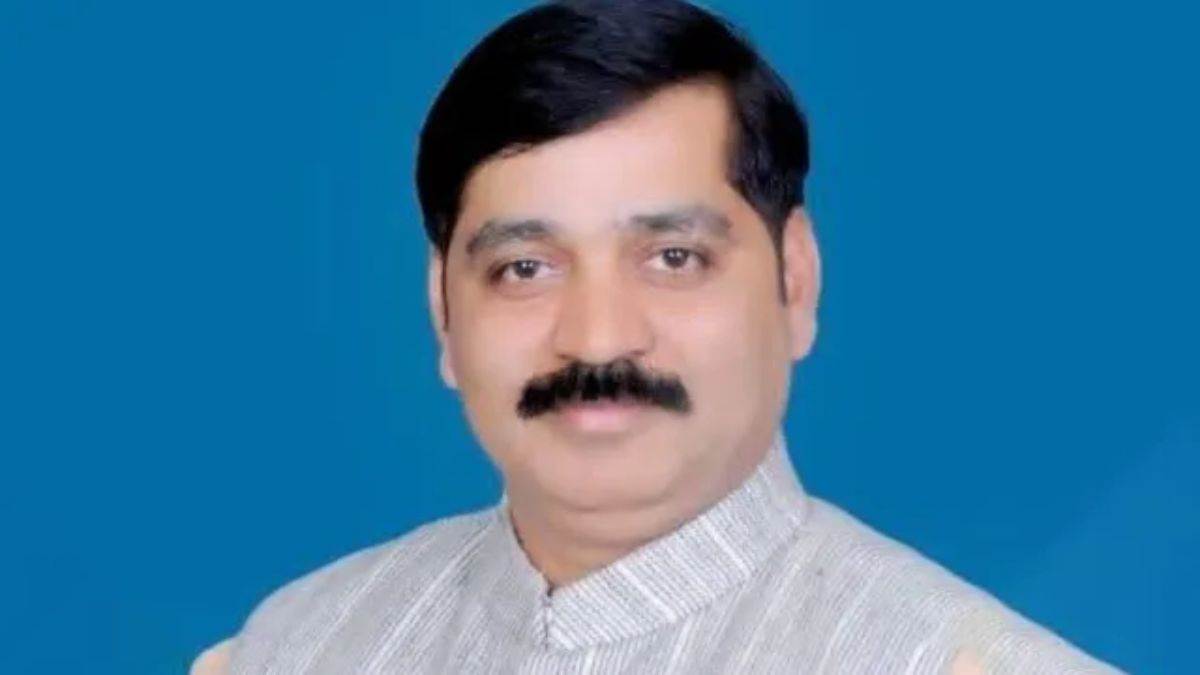 बाराबंकी पुलिस का बड़ा एक्शन, सपा प्रवक्ता मनोज यादव को किया गिरफ्तार, पत्नी ने दर्ज कराई थी गुमशुदगी की रिपोर्ट