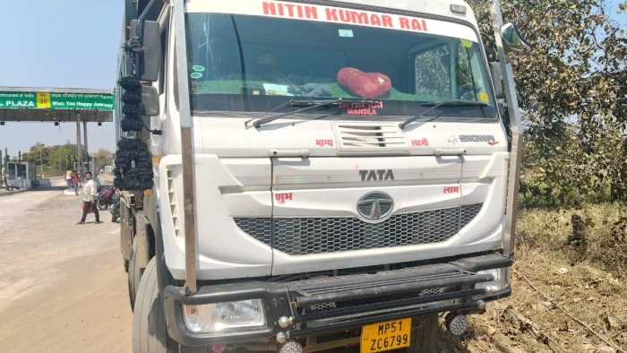 मंडला में हादसा, तेज रफ्तार हाईवा ने ली मासूम की जान, ग्रामीणों में आक्रोश