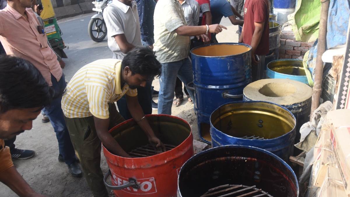 गैस नहीं तो भट्ठी सही! लखनऊ में 500 रुपये वाली भट्ठी 3000 में बिकी, कोयला-लकड़ी के दामों में भारी उछाल