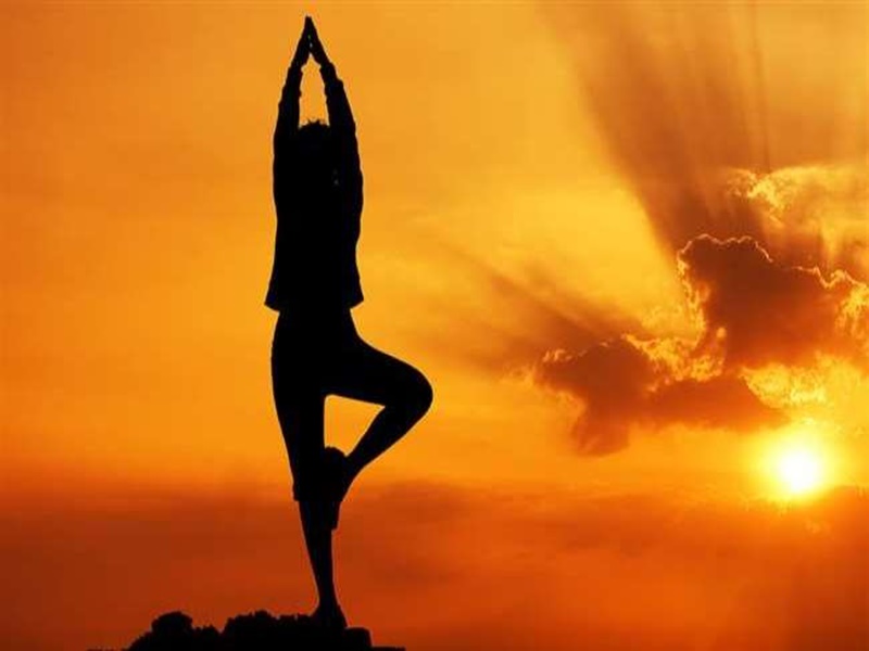 Surya Dev Aarti lyrics in hindi श्री सूर्यदेव आरती रविवार को जरूर करें, संकट के समय में मिलेगी हिम्मत