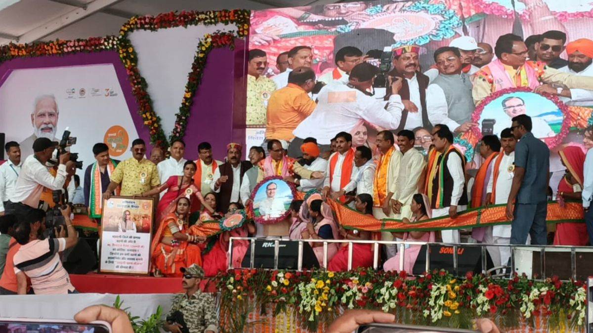 Barwani News: सीएम शिवराज ने निवाली में लाड़ली बहना सम्मेलन को संबोधित किया, राजपुर एसडीएम को हटाने के निर्देश दिए