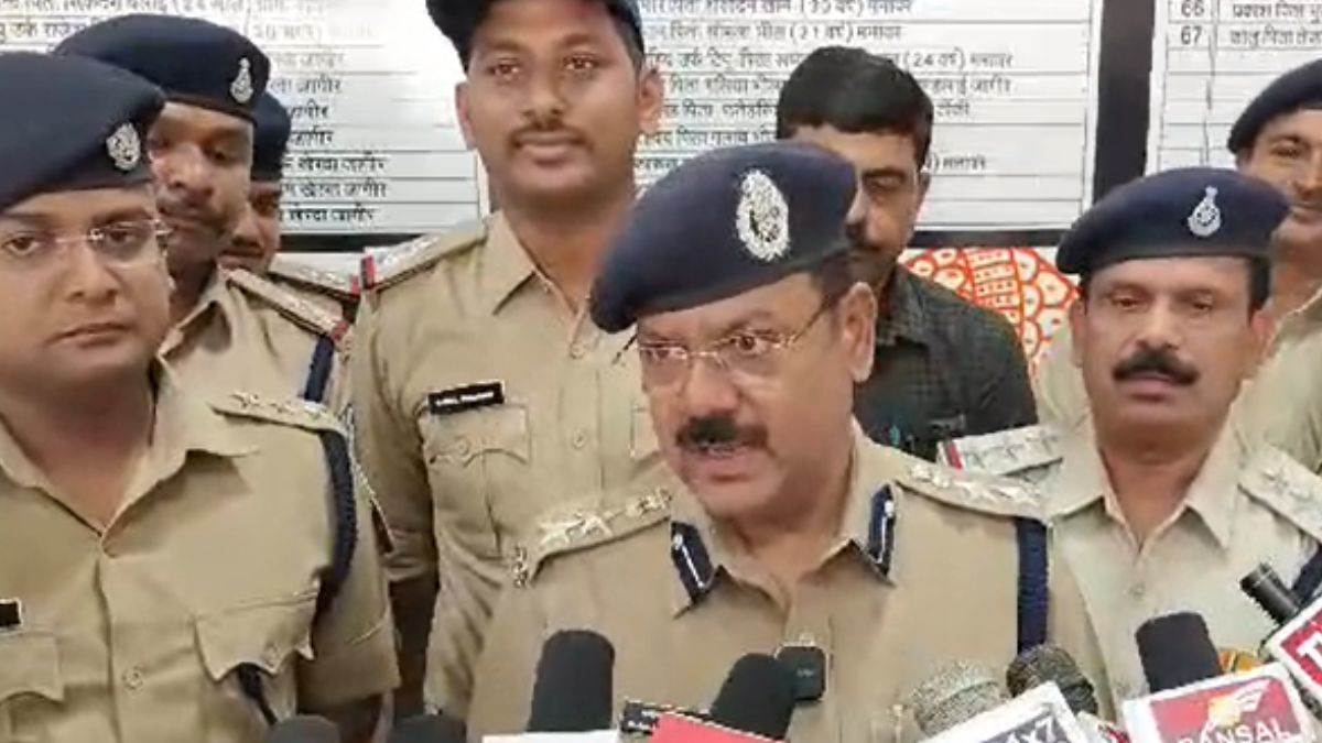 Dhar News: धार में सास-ससुर, बेटे-दामाद मिलकर चला रहे थे अवैध हथियारों की फैक्ट्री, पुलिस ने दबिश देकर पकड़े कट्टे-कारतूस