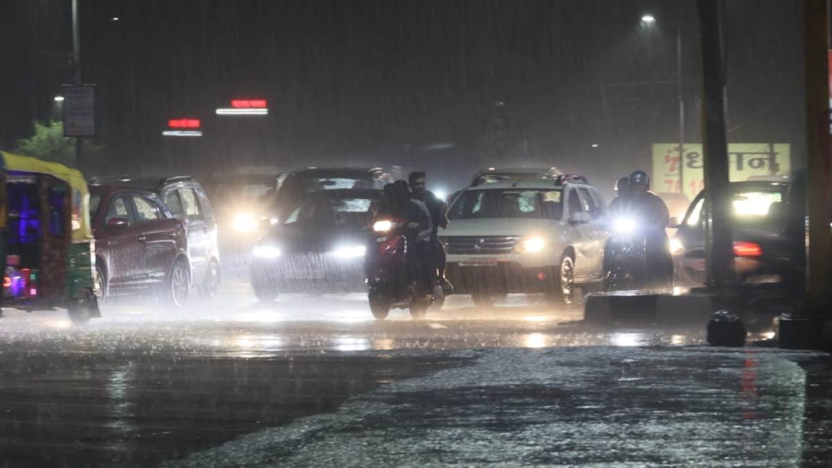 MP Weather News: भोपाल, नर्मदापुरम, इंदौर सहित कई शहरों में वर्षा, रविवार से करवट ले सकता है मौसम