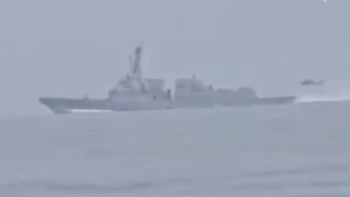 ईरान ने होर्मुज में अमेरिका को दी कड़ी चेतावनी, अमेरिकी नौसेना के युद्धपोतों को रास्ता बदलकर वापस लौटना पड़ा