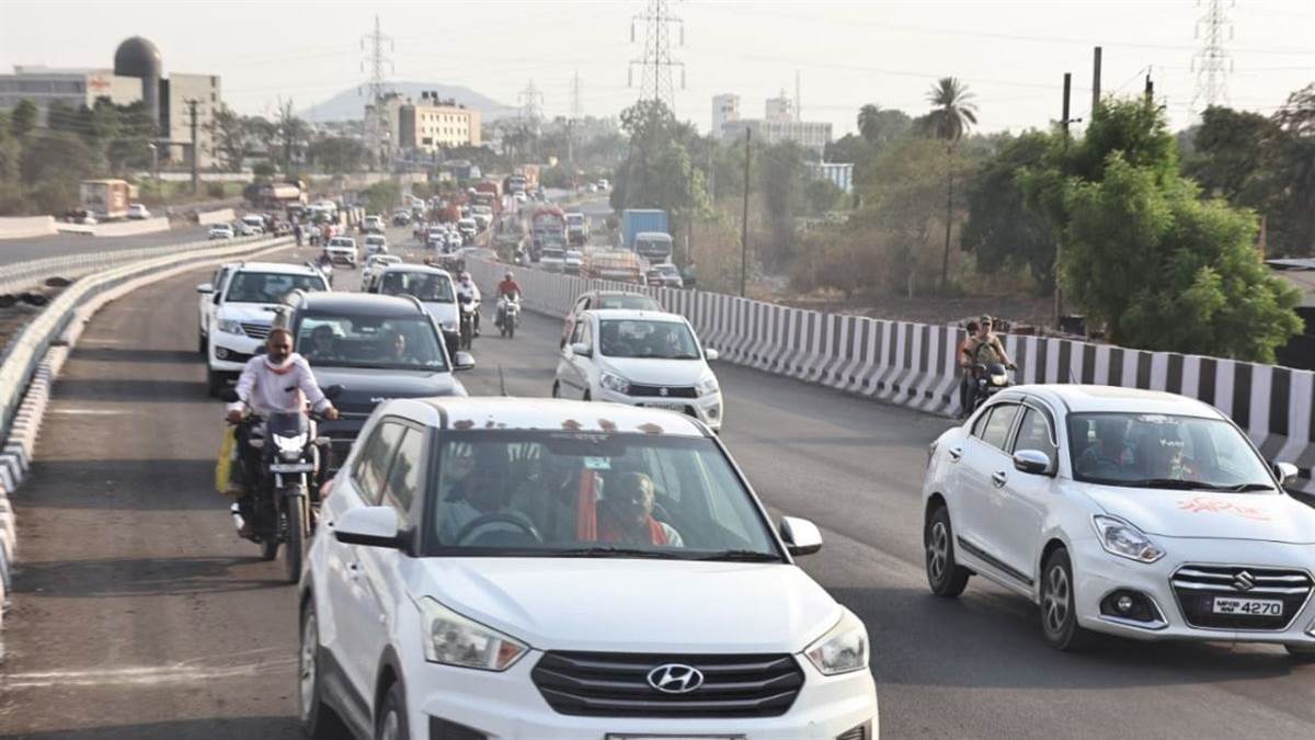 इंदौर के रालामंडल फ्लाईओवर से निकलने लगे वाहन, जाम से मिली राहत