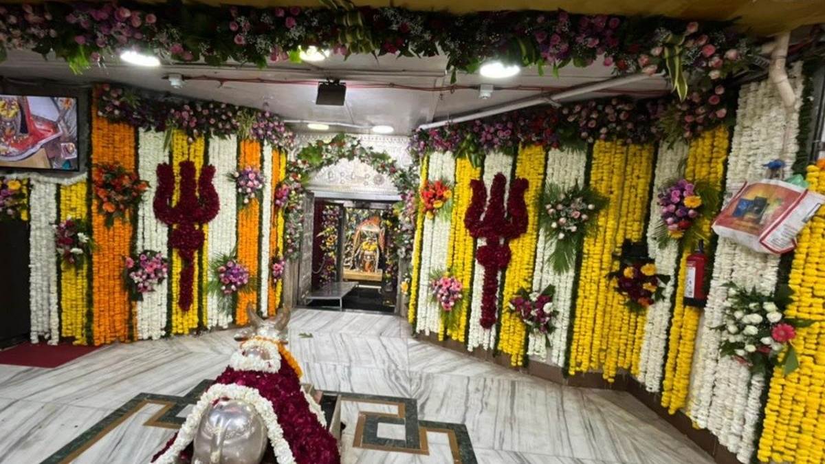 श्रावण से पहले उज्जैन में महाकाल मंदिर का होगा नया शृंगार, समिति के पास 700 किलो से ज्यादा चांदी का स्टॉक