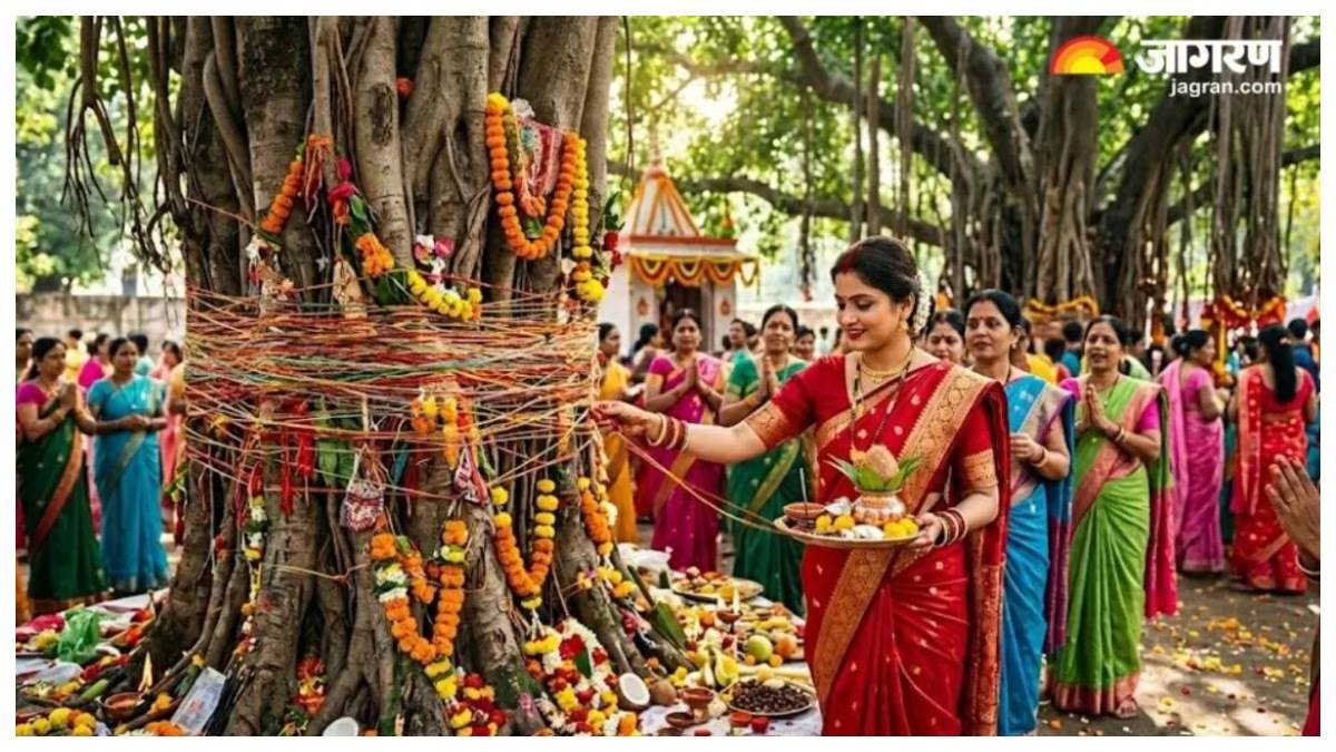 नारी-श्रद्धा, पारिवारिक मूल्यों और पर्यावरण संरक्षण का अद्भुत संगम है वट सावित्री व्रत, जबलपुर में भी परंपरा अति समृद्ध नारी-श्रद्धा, पारिवारिक मूल्यों और पर्यावरण संरक्षण का अद्भुत संगम है वट सावित्री व्रत, जबलपुर में भी परंपरा अति समृद्ध