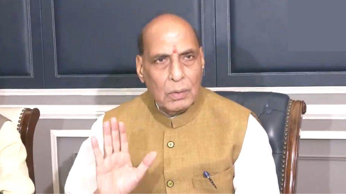 Rajnath Singh: राजनाथ सिंह ने संभाला मंत्रालय का कार्यभार, बोले- अगले पांच साल में 50 हजार करोड़ रुपये के रक्षा उत्‍पाद करेंगे निर्यात