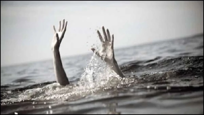 मां-बाप की आंखों के सामने उजड़ गई दुनिया, तालाब में नहाते समय पानी में समाया युवक, सीढ़ियों से पैर फिसलने से गई जान
