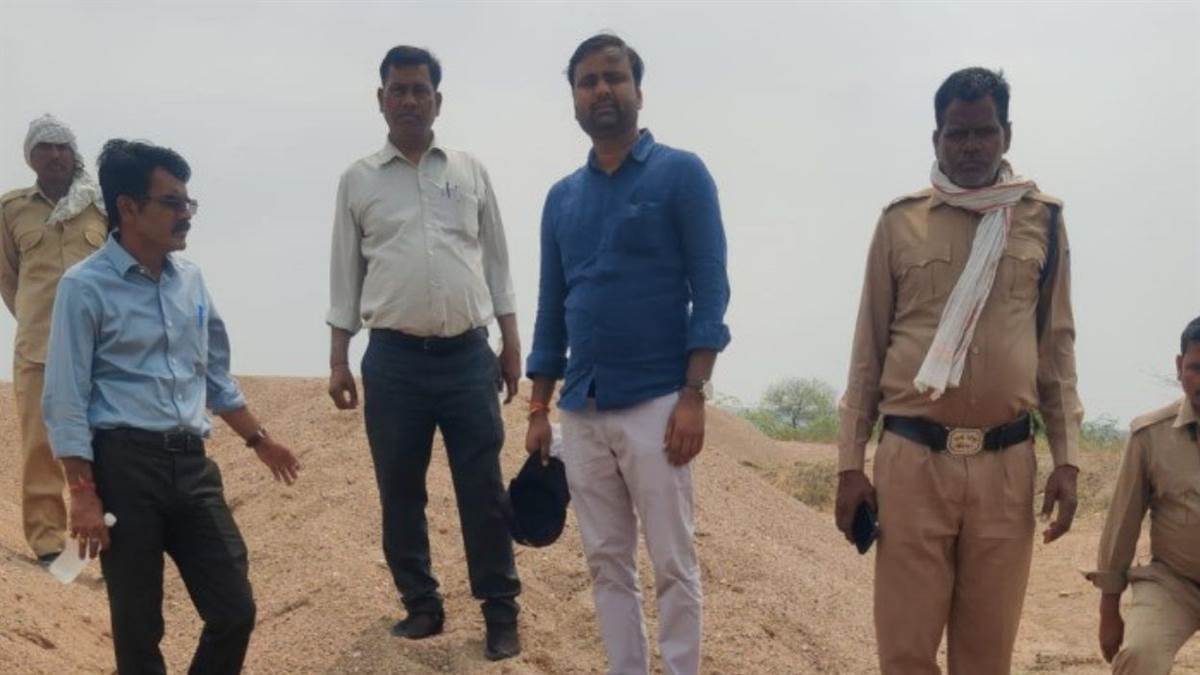 ग्वालियर-मुरैना में रेत माफिया के खिलाफ महा-अभियान: 7930 घनमीटर रेत जब्त, 350 ट्राली स्टॉक को जेसीबी से किया गया नष्ट