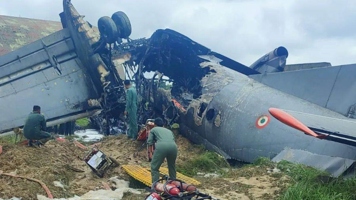 असम के जोरहाट एयरबेस पर बड़ा विमान हादसा, IAF का AN-32 प्लेन लैंडिग के समय हुआ क्रैश; पांच जवान बलिदान