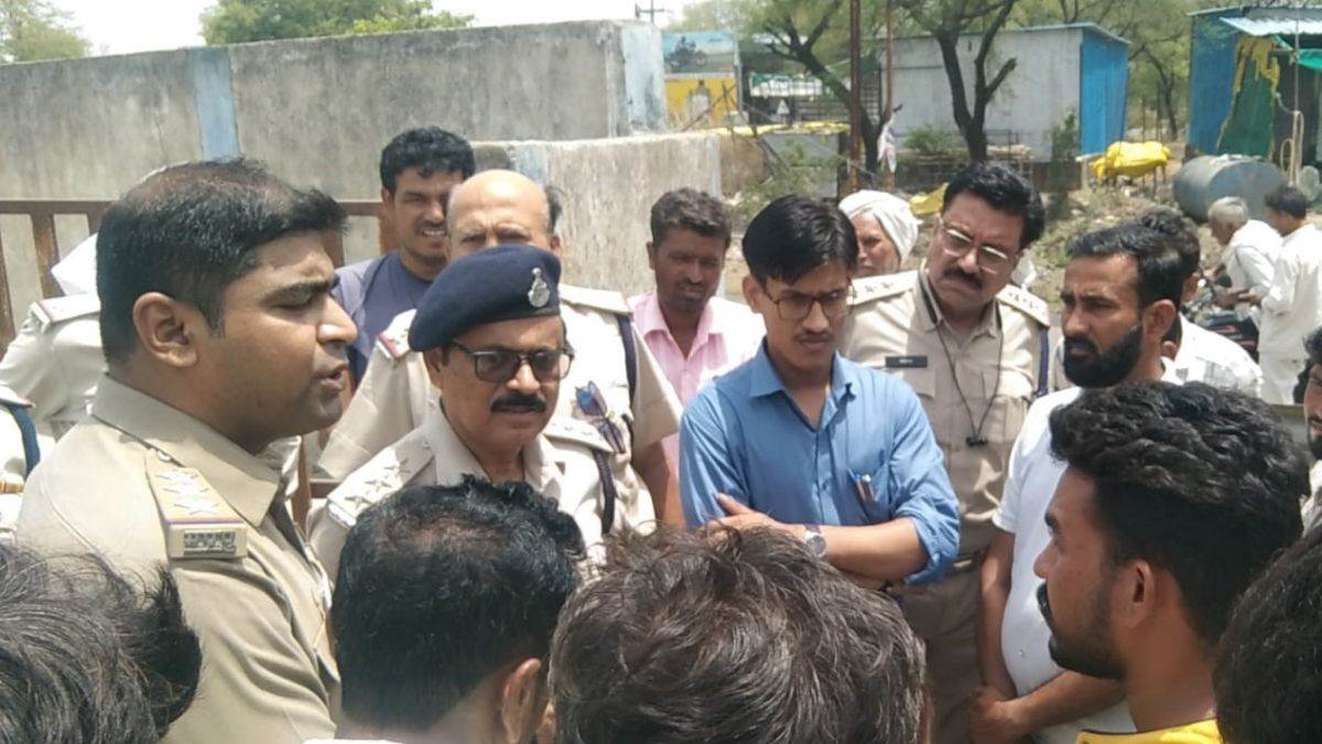 राजगढ़ में सरकारी कुएं पर कब्जे की शिकायत करने वाले की संदिग्ध मौत, पेड़ पर मिला शव; परिजनों ने जताई हत्या की आशंका