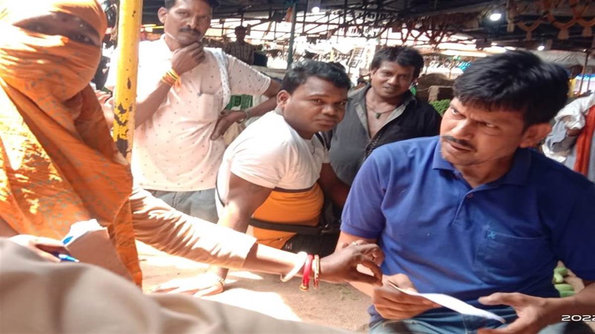 रायपुर में प्रशासन की छापामार कार्रवाई, 12 क्विंटल से अधिक पालिथीन बैग जब्त