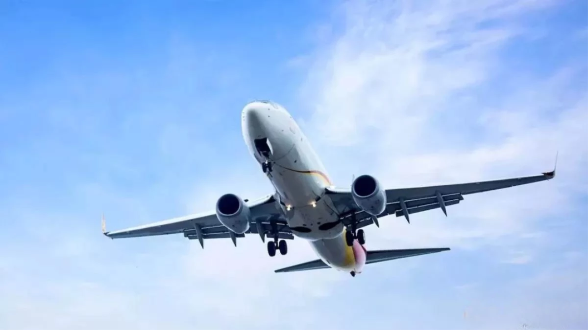 टिकट रद्द करने पर नहीं लौटाई रकम, Airline पर 87 हजार रुपये का हर्जाना