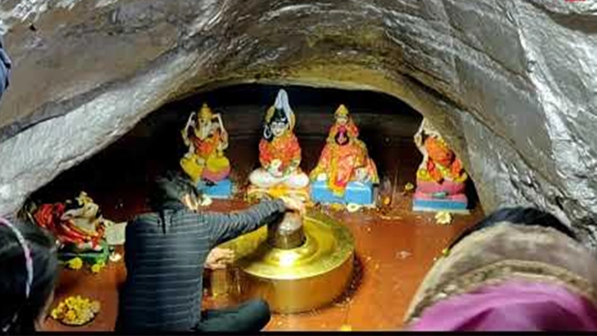 Shiv Temple in MP: भोपाल का गुफा मंदिर, सात प्राचीन गुफाओं में विराजमान स्वयंभू शिवलिंग, वर्षभर होता है प्राकृतिक जलाभिषेक