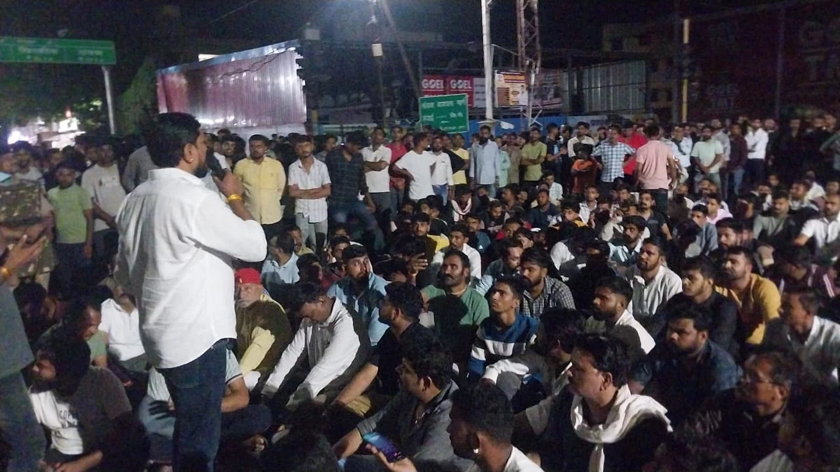 MP के हरदा में करणी सेना का प्रदर्शन खत्म, पुलिस ने आंसू गैस के गोले छोड़े और वाटर कैनन से हटाया