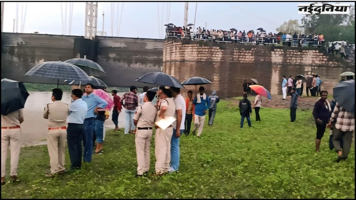 MP News: नदी में नहाने उतरा था परिवार, बह गए पति-पत्नी और ढाई साल का बच्चा