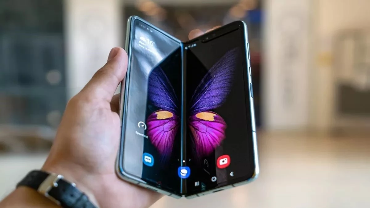 Samsung अपना पहला ट्राई-फोल्ड फोन लाने की कर रहा तैयारी, इस साल के आखिर तक हो सकता है लॉन्च
