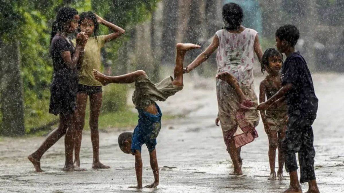 Weather Update: मानसून को लेकर IMD का बड़ा अपडेट, देशभर में बिगड़ने वाला है मौसम; इन राज्यों में अगले 4 दिन भारी बारिश का खतरा