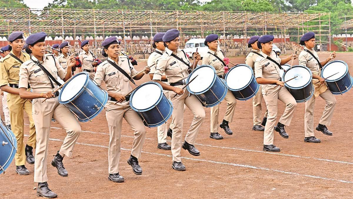 Independence day 2023: à¤®à¤¹à¤¿à¤²à¤¾ à¤ªà¥à¤²à¤¿à¤¸ à¤¬à¤² à¤à¤¾ à¤¬à¥à¤à¤ªà¤¾à¤à¤ªà¤° à¤¬à¥à¤à¤¡ à¤¦à¤¸à¥à¤¤à¤¾ à¤°à¤¹à¥à¤à¤¾ à¤à¤à¤°à¥à¤·à¤£ à¤à¤¾ à¤à¥à¤à¤¦à¥à¤°, à¤®à¥à¤¹à¤®à¤¾à¤¨ à¤à¤¡à¤¿à¤¶à¤¾ à¤ªà¥à¤²à¤¿à¤¸ à¤à¥ à¤ªà¥à¤²à¤¾à¤à¥à¤¨ à¤à¤°à¥à¤à¥ à¤®à¤¾à¤°à¥à¤ à¤ªà¤¾à¤¸à¥à¤