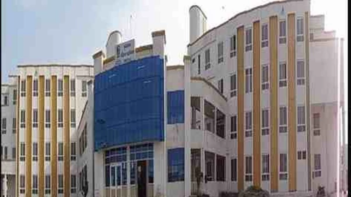 सागर यूनिवर्सिटी में असिस्टेंट प्रोफेसरों की नियुक्ति में गड़बड़ी पर हाई कोर्ट सख्त, लगाया पांच लाख का जुर्माना