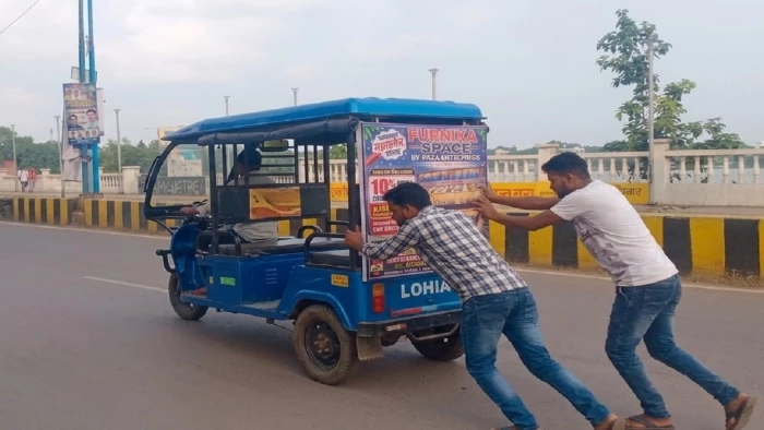 स्मार्ट रायपुर की अनस्मार्ट हकीकत: 20 हजार ई-व्हीकल, चार चार्जिंग स्टेशन; रास्ते में बैटरी खत्म तो धक्का ही सहारा