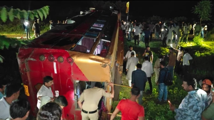 राजगढ़ में नरसिंहगढ़ के समीप गुना से भोपाल जा रही बस पलटी, 26 यात्री घायल हुए