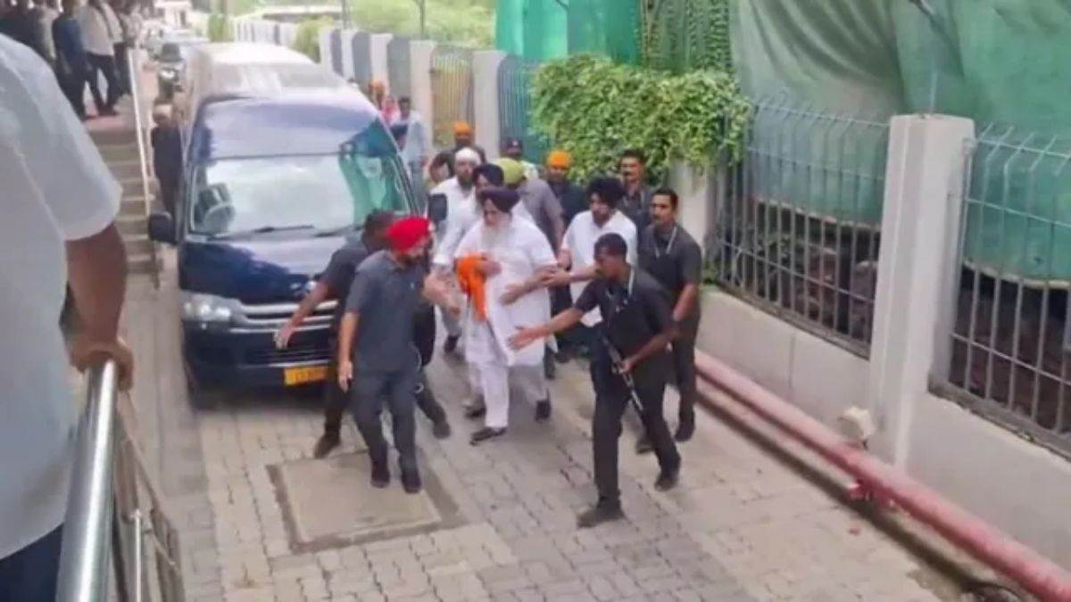 महाराष्ट्र के नांदेड़ में पंजाब के पूर्व डिप्टी CM सुखबीर सिंह बादल पर जानलेवा हमला, निहंग ने कृपाण से किया अटैक, अस्पताल में भर्ती