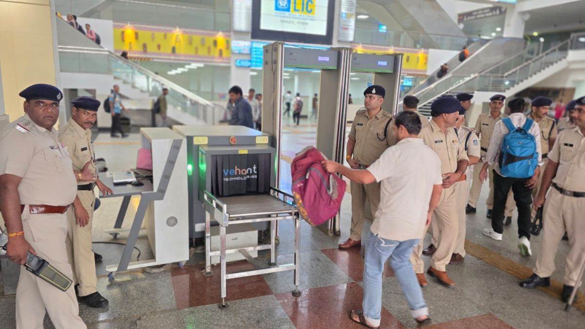 15 अगस्त को लेकर रेलवे स्टेशनों पर सुरक्षा सख्त, भोपाल और रानी कमलापति स्टेशन पर जीआरपी की 26 सदस्यीय टीम तैनात