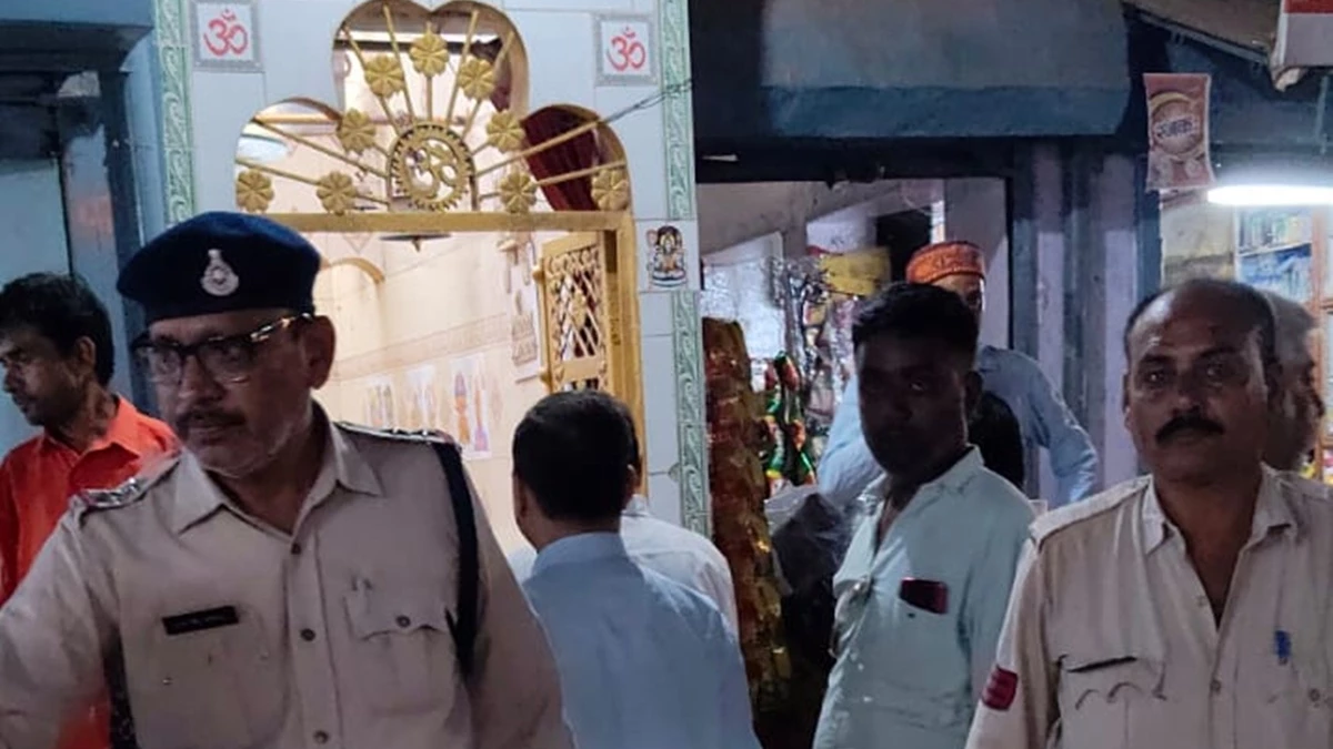 सतना के जैतवार में बीच बाजार में मंदिर से गैस रिसाव, मचा हड़कंप