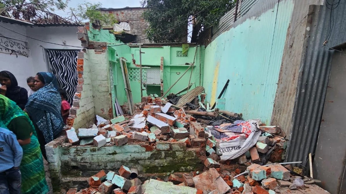 भोपाल में लव जिहाद के आरोपियों के घर पर चला बुलडोजर, कॉलेज छात्राओं को फंसाकर किया था रेप