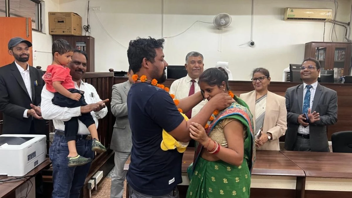 फिर से पहनाई वरमाला, मिठाई खिलाई... जबलपुर में पांच साल बाद साथ रहने को तैयार हुए पति-पत्नी