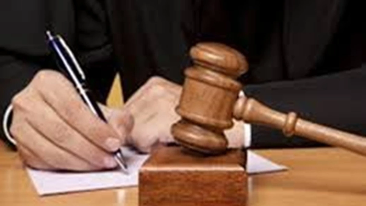 CG News: तलाक केस की पेशी बनी अखाड़ा, कोर्ट से बाहर भिड़ गए दो हवलदार