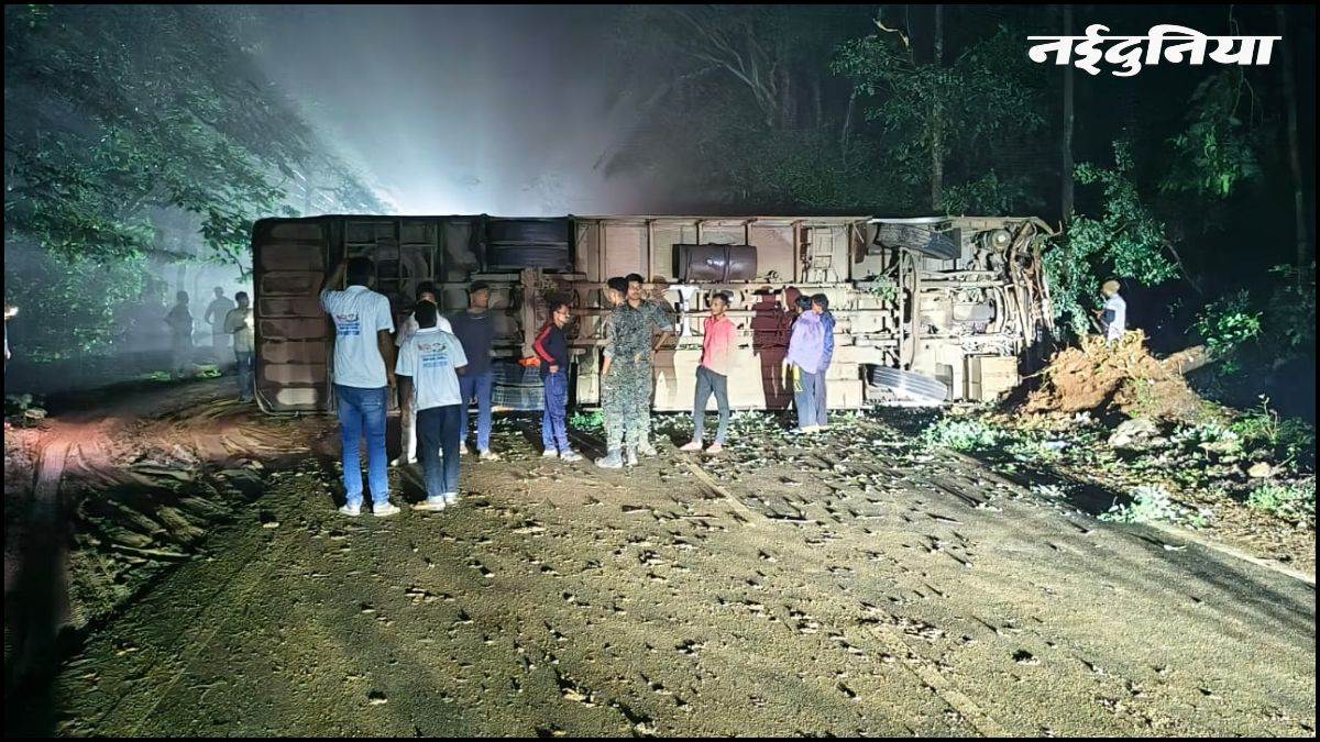 कार को ओवरटेक के चक्कर में पलटी यात्री बस, बालाघाट-बैहर मार्ग पर मची...