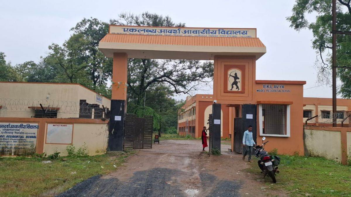 बीजापुर के स्कूल में 2 साल से छात्राओं से छेड़छाड़… शिकायत करने पर प्रिंसिपल ने धमकाया; कलेक्टर-SP को बताई आपबीती