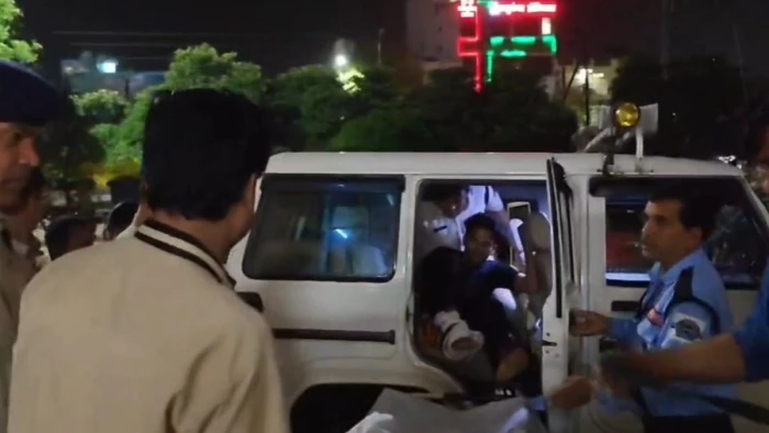 बंडा जहरीली शराब कांड के 30 हजार के इनामी आरोपी का शॉर्ट एनकाउंटर, पैर में लगी गोली, पुलिस पर की थी फायरिंग