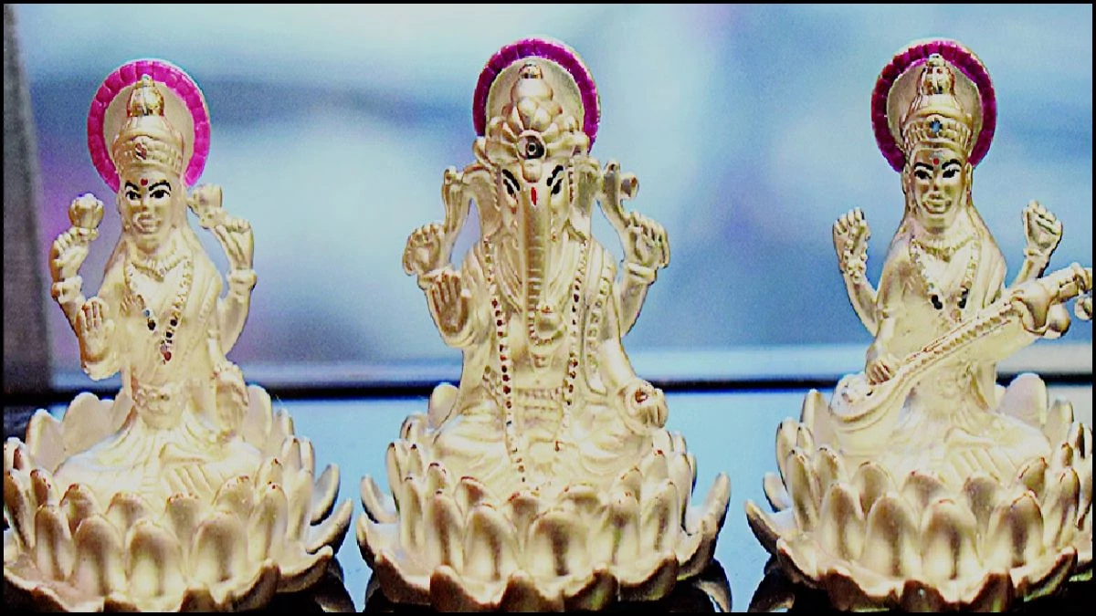 Diwali 2025: धनतेरस से पहले बाजार में 'चांदी ही चांदी', दाम बढ़े पर कम नहीं हुई मांग, एंटीक मूर्तियां बनी सबकी पसंद