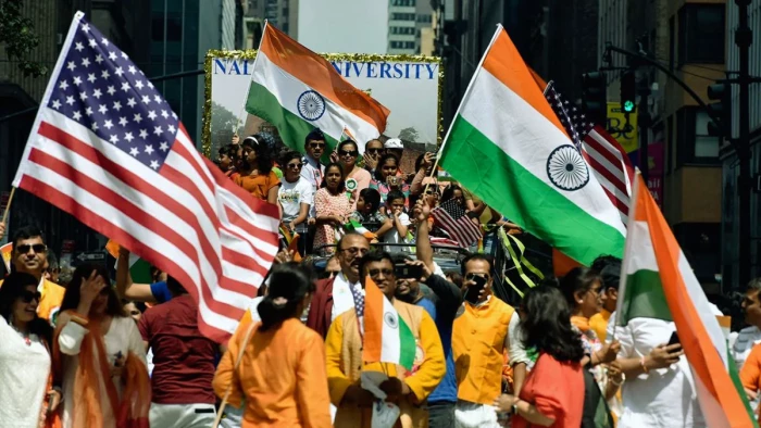 भारत के अलावा किस देश में रहते हैं सबसे ज्यादा भारतीय? इन 5 देशों में बसती है हिंदुस्तान की बड़ी आबादी