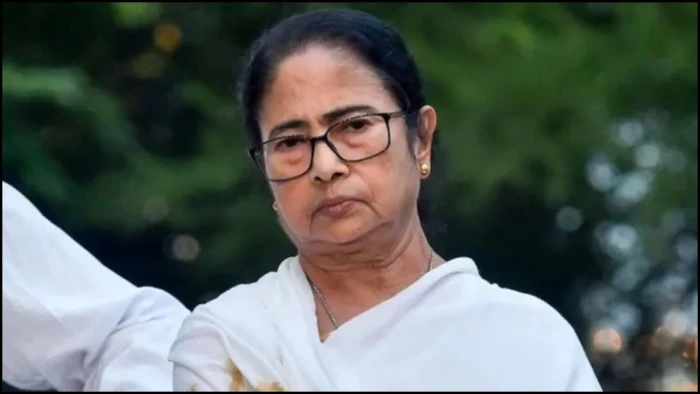 ममता बनर्जी की सुरक्षा में बड़ी चूक, महिला ने की चाकू से हमले की कोशिश, पुलिस ने आरोपी को हिरासत में लिया