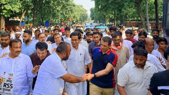 'लोकतंत्र बचाने जेल भी जाना पड़ा तो जाएंगे...', राहुल गांधी के साथ दिल्ली प्रोटेस्ट में डटी मध्य प्रदेश कांग्रेस टीम